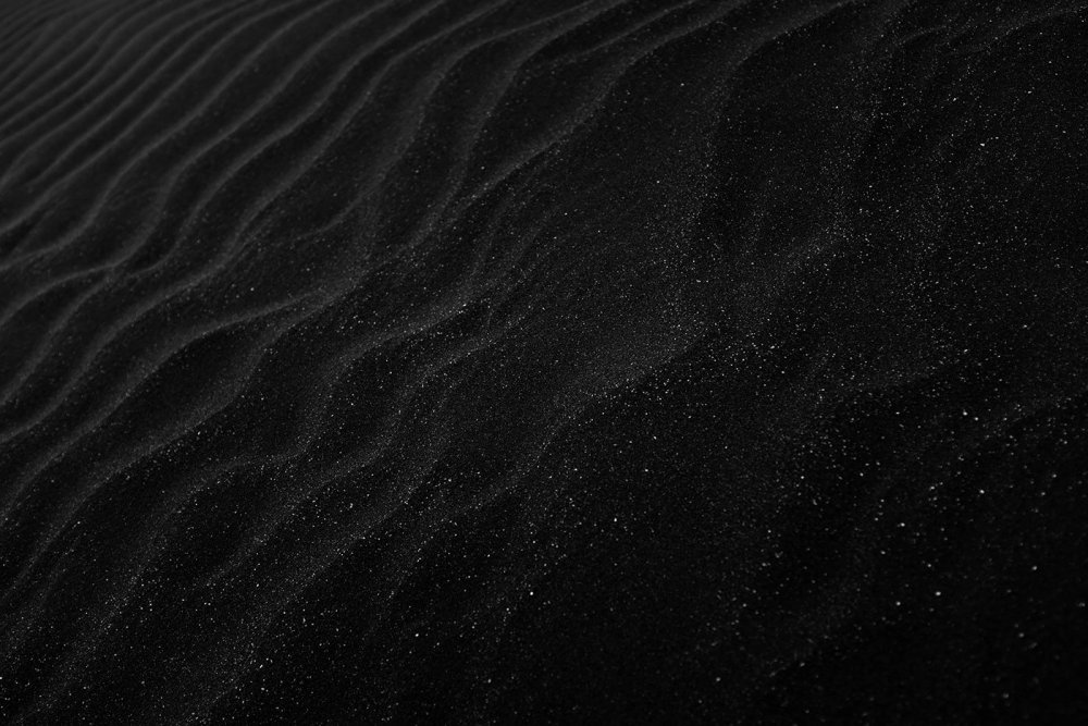Черный песок