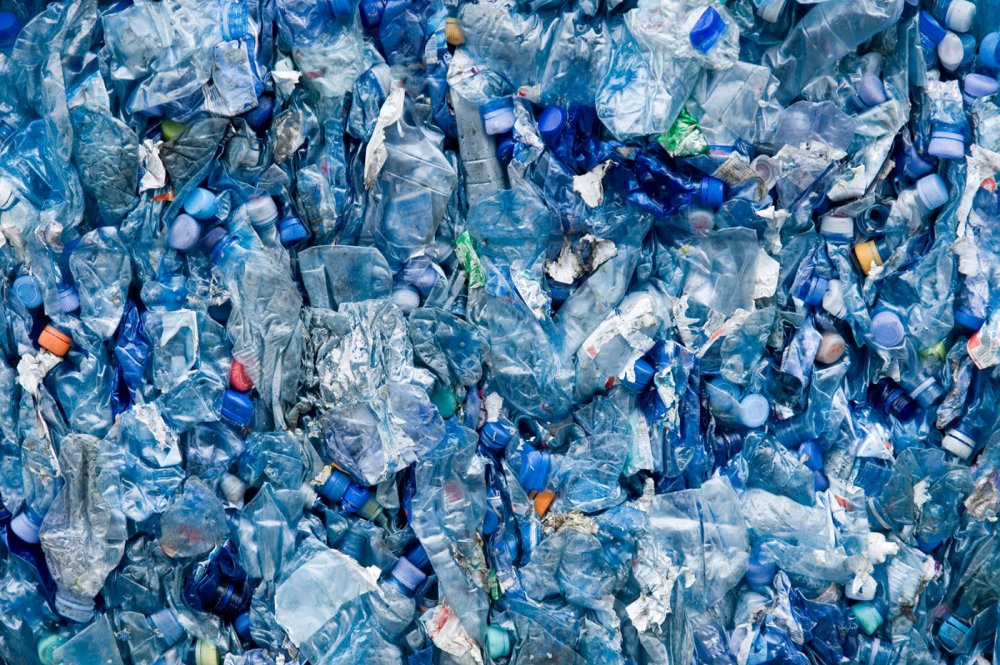 Гора пластиковых бутылок