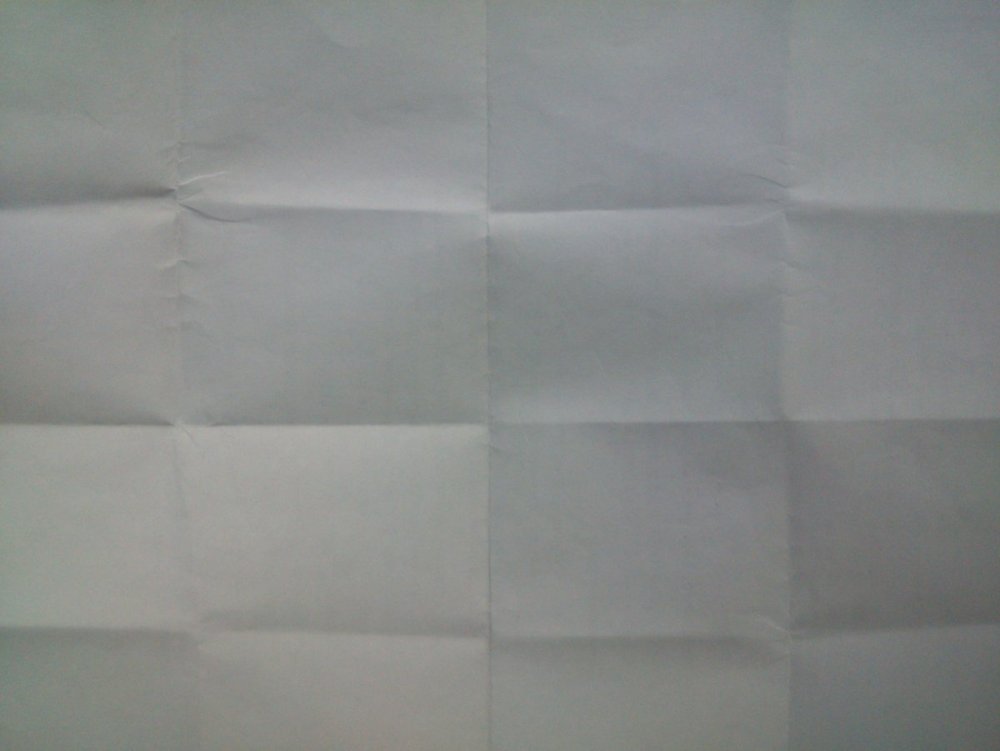 Текстура бумаги для фотошопа сложенная на пополам
