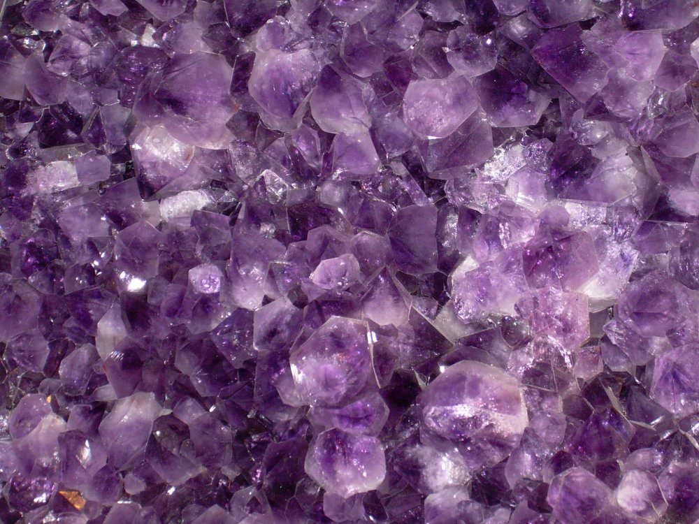 Камень аметист фиолетовый кварц