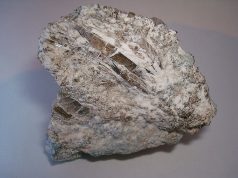 Шомиокит минерал